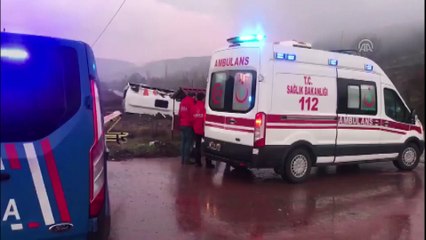 Cenazeden dönenleri taşıyan midibüs devrildi: 19 yaralı - BURSA