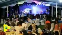Des musiciens balayés en plein concert par le tsunami en Indonésie