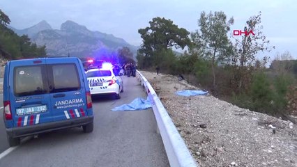 Antalya Motosikletiyle Bariyerlere Çarpan Sürücü Feci Şekilde Can Verdi