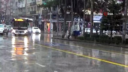 Yoğun kar yağışı Elazığ'da etkili oldu...Okullar 1 gün süreyle tatil edildi