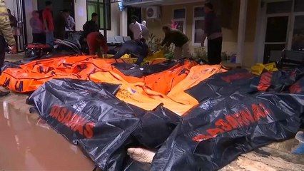Ινδονησία: Στους 373 οι νεκροί από το φονικό τσουνάμι