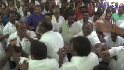 கடம்பூர் ராஜு முன் சண்டை போட்ட அதிமுகவினர்,  ஒரே அடிதடி!-வீடியோ