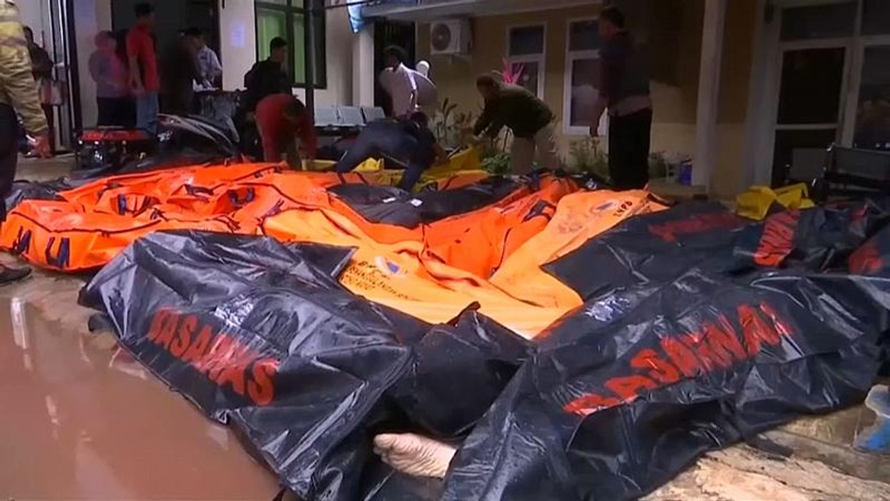 Über 280 Tote nach Tsunami in Indonesien