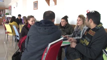 Öğretmendi Emekli Oldu, Gazetecilik Hayali İçin Sıralara Döndü