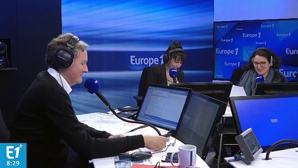 La bagarre entre le rouge du Père Noël et le jaune des gilets