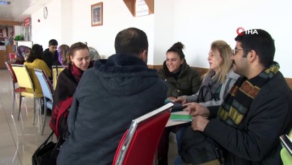 Öğretmendi emekli oldu, gazetecilik hayali için sıralara döndü