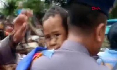 Tsunami sonrası 5 yaşındaki çocuk, üzeri enkazla kaplı araçtan 12 saat sonra kurtarıldı