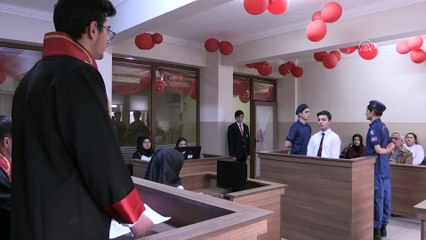 Sınıfı duruşma salonuna çevirip pratik yapıyorlar - SAMSUN