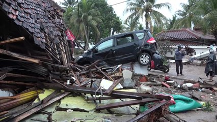 [뉴스큐] "무조건 뛰었다" 인도네시아 쓰나미 참사 당시 현장은? / YTN