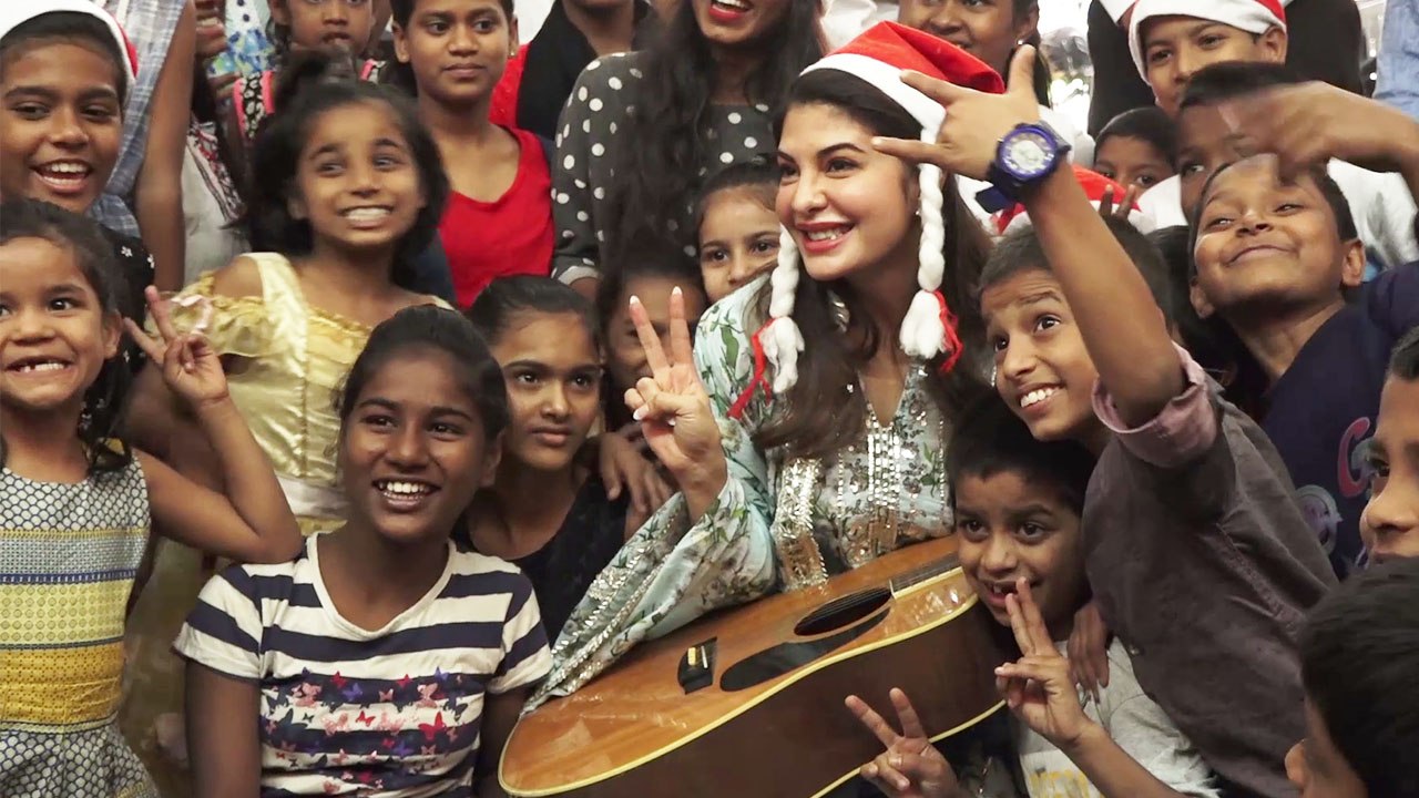 Jacqueline Fernandez Celebrates Chrismtas With St. Catherine Orphanage Childrens| FilmiBeat