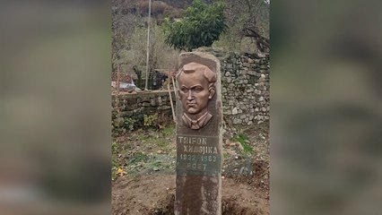 Poeti Trifon Xhagjika "rikthehet" në vendlindje - News, Lajme - Vizion Plus