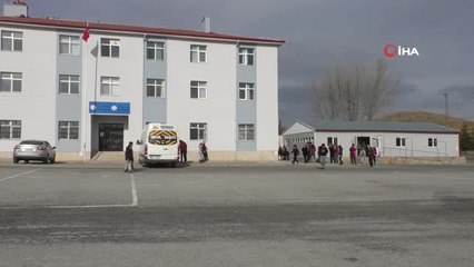 El Ele Verdiler Köy Okulunu Renklendirdiler