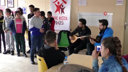 - El ele verdiler köy okulunu renklendirdiler