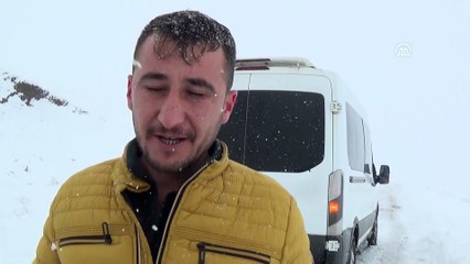 Karda mahsur kalan öğretmenler kurtarıldı - MUŞ