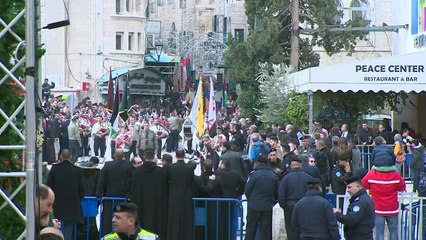 Peregrinos se reúnem em Belém para o Natal