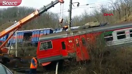 Raydan çıkan tren yola devrilmekten son anda kurtuldu