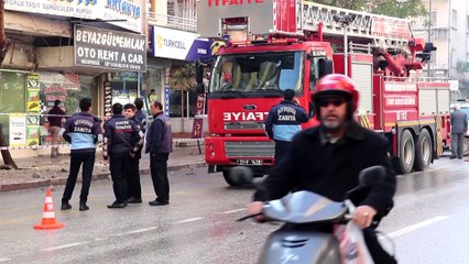 Antakya'da iki evin balkonu çöktü - HATAY