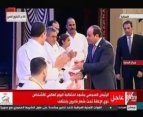 شاهد.. السيسى يصافح أبطال الكاراتيه من ذوى الاحتياجات الخاصة