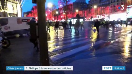 "Gilets jaunes" : Édouard Philippe à la rencontre des policiers agressés