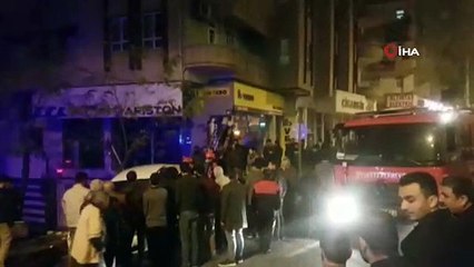 Скачать видео: Otomobil yayaların arasına daldı: 4 yaralı