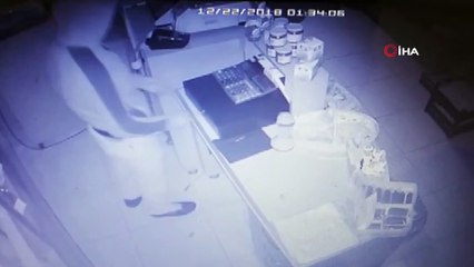 Gıda ürünleri satan iş yerlerine dadanan hırsız kamerada