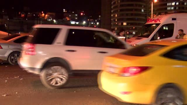 Otomobil Çöp Kamyonuna Arkadan Çarptı: 2 Yaralı