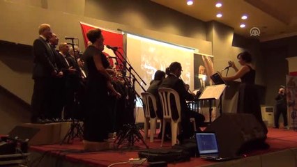 Türk Filminin Her Sahnesine Şarkı Uyarlayarak Konser Verdiler