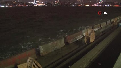 İstanbul'da Fırtına Etkisini Sürdürüyor