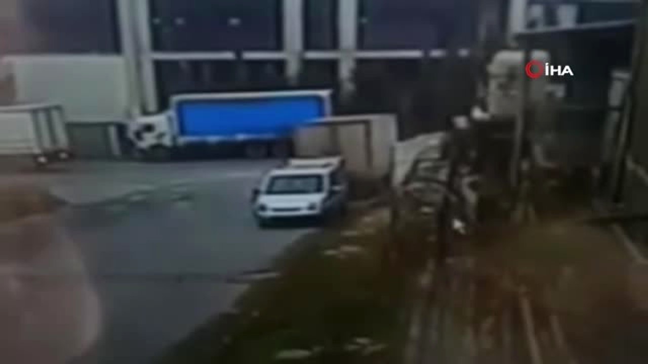 Tır'dan 'İç Çamaşırı' Çalan Hırsızlıklar, Son İşlerinde Polise Yakalandı