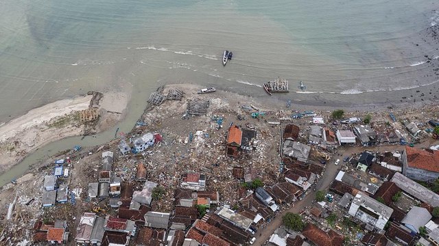 Buscas por sobreviventes na Indonésia