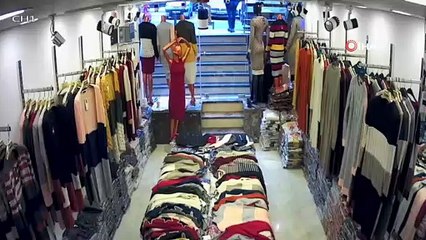 Bayrampaşa’da tırnakçılık yöntemiyle hırsızlık kamerada