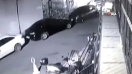 İstanbul'un Göbeğinde Motosiklet Hırsızlığı Kamerada