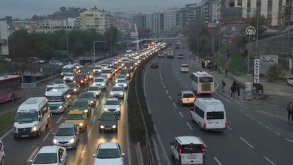 İzban'daki Ek Seferlerin Durdurulması Trafik Yoğunluğunu Arttırdı