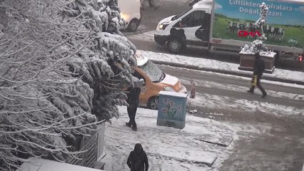 Van Van ve Bitlis'te Etkili Olan Kar Yağışı, 337 Yerleşim Biriminin Ulaşıma Kapanmasına Neden Oldu.