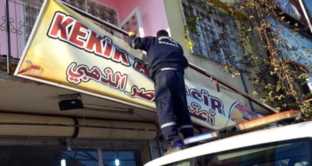 Adana'da Zabıta Yüzde 75'i Türkçe Olmayan Tabelaları Kaldırdı