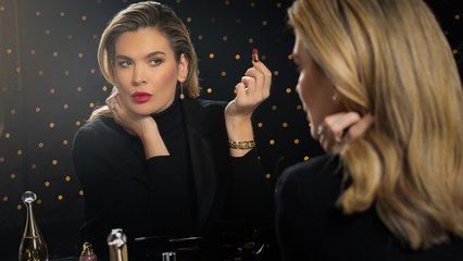 زويا تتألق بمكياج الأعياد من توقيع ديور