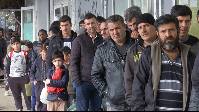 Greece: Thousands of asylum seekers enduring winter in tents