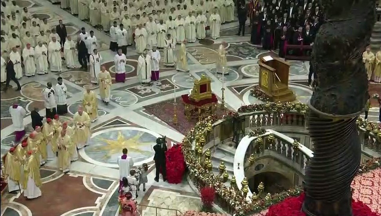 Papst kritisiert in Christmette menschliche Gier und Konsum