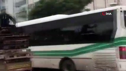 Triportördeki paletler üzerinde tehlikeli yolculuk kamerada