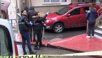 Beyoğlu’nda park halindeki otomobile ateş açtılar