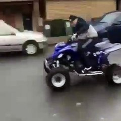 Il fait n'importe quoi en quad et va vite le regretter