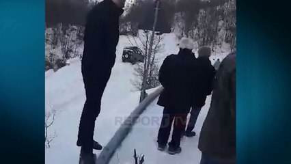 Report TV - Krishtlindje të bardha në Shkodër/ Dëbora 'pushton' Thethin