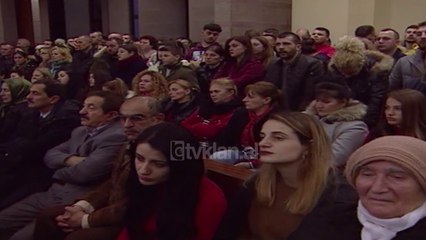 Shqiptaret festojne lindjen e Krishtit