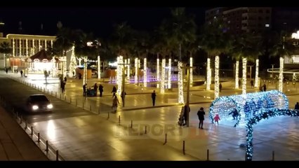 Report TV - Festat e fundvitit dhe Krishtlindjet, ja pamja e Durrësit të zbukuruar