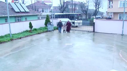 Skolyoz Hastası Kızlarının Tedavisi İçin Yardım Bekliyorlar