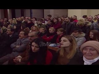 Shqiptaret festojne lindjen e Krishtit