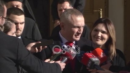 Ora News - Politika uron Krishtlindjet, thirrje për më shumë bashkëpunim