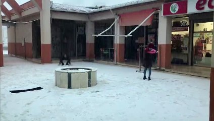 Ankara'da akşam saatlerinde kar yağışı etkili oldu