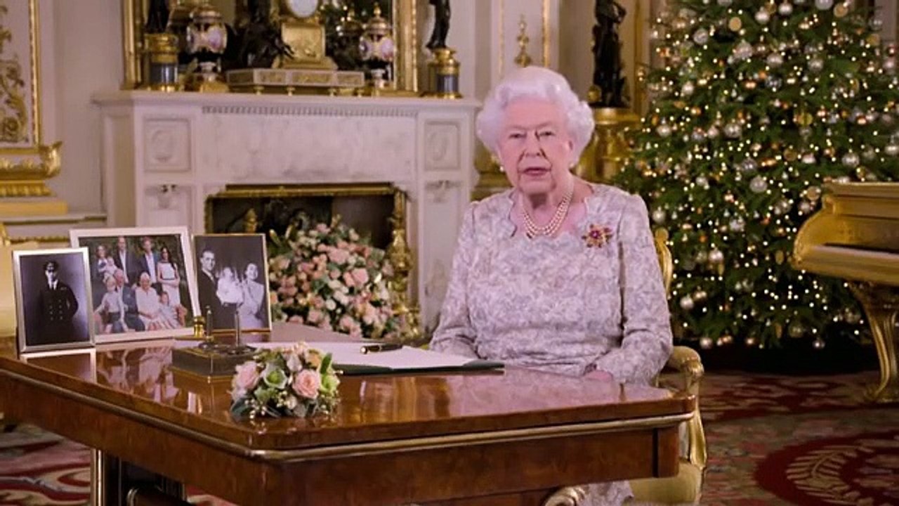 La reine Elizabeth II se décrit comme "une grand-mère bien occupée" dans son message de Noël diffusé par les principales chaînes de télévision britanniques - VIDEO