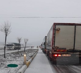 Kar Trafiği Vurdu: Kilometrelerce Araç Kuyruğu Oluştu